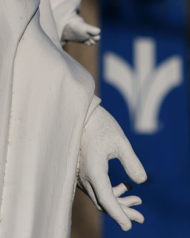 Hand, Foot and Bon Secours logo – photo by Diana Stager, 2008