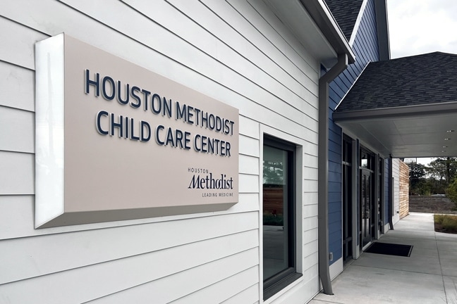 Houston Methodist The Woodlands Hospital - Child Care Center: Exterior Building Mounted Graphic BMG