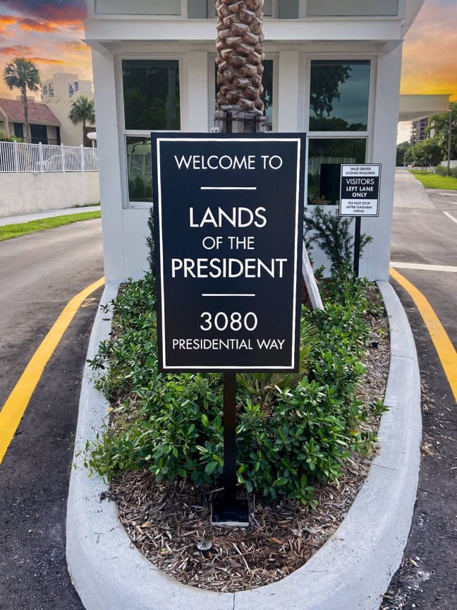 Inscription West Palm Beach: Exterior Gate Sign EGS (Welcome)